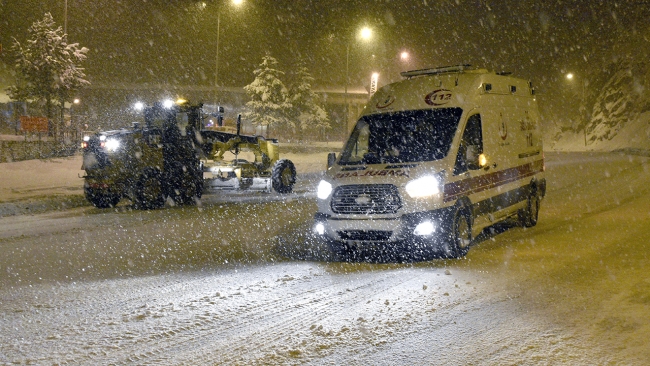 Zigana Dağı'nda ulaşıma kar engeli